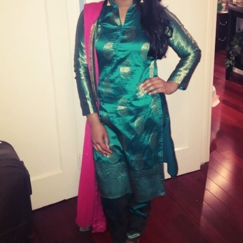 Beautiful dress shalwar kameez - Picture 2 of 2